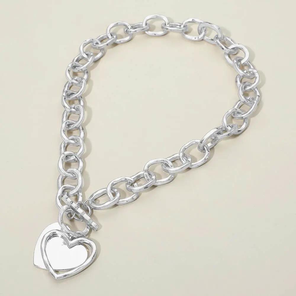 Hammered Layered Heart Pendant Chunky Chain Toggle Necklace in silver-tone metal