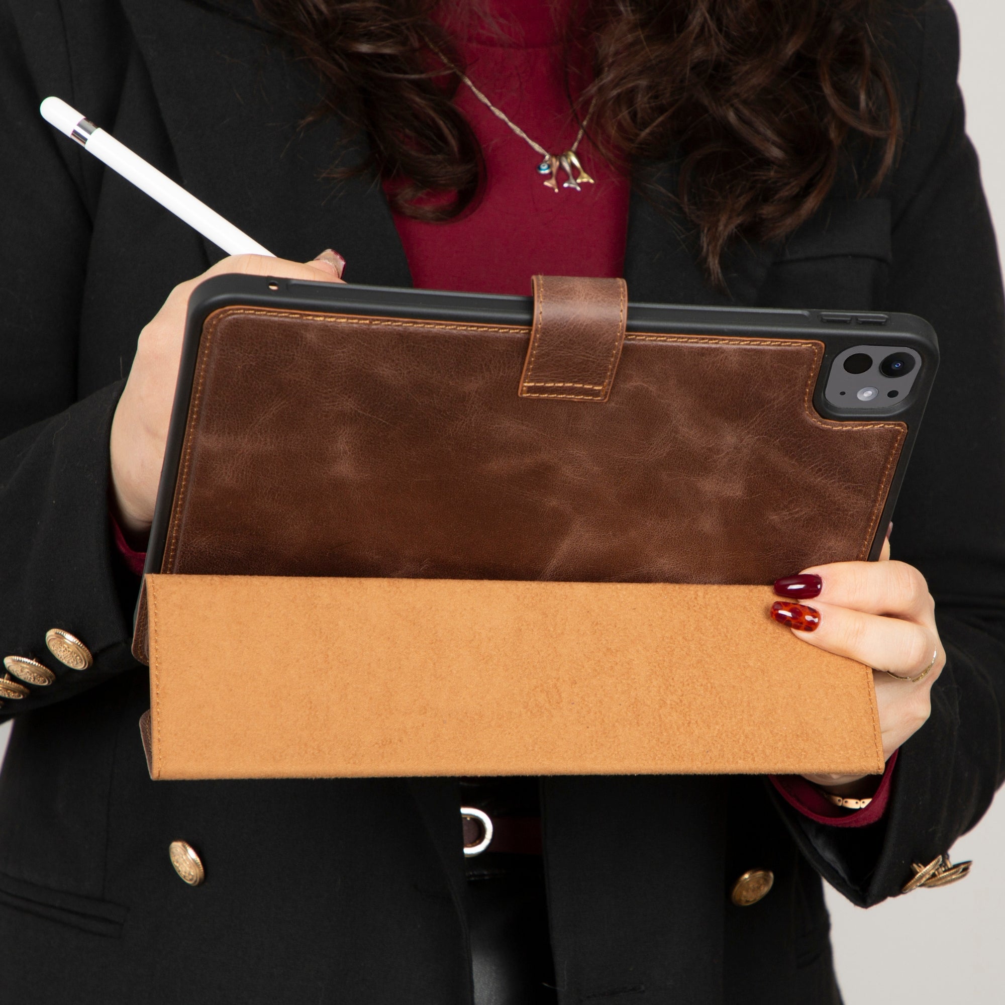 Dark brown Worland leather case for iPad Pro 11-inch M4 with kickstand.